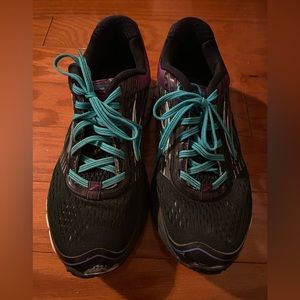 GUC Brooks Ghost 9 sneakers.  Black.